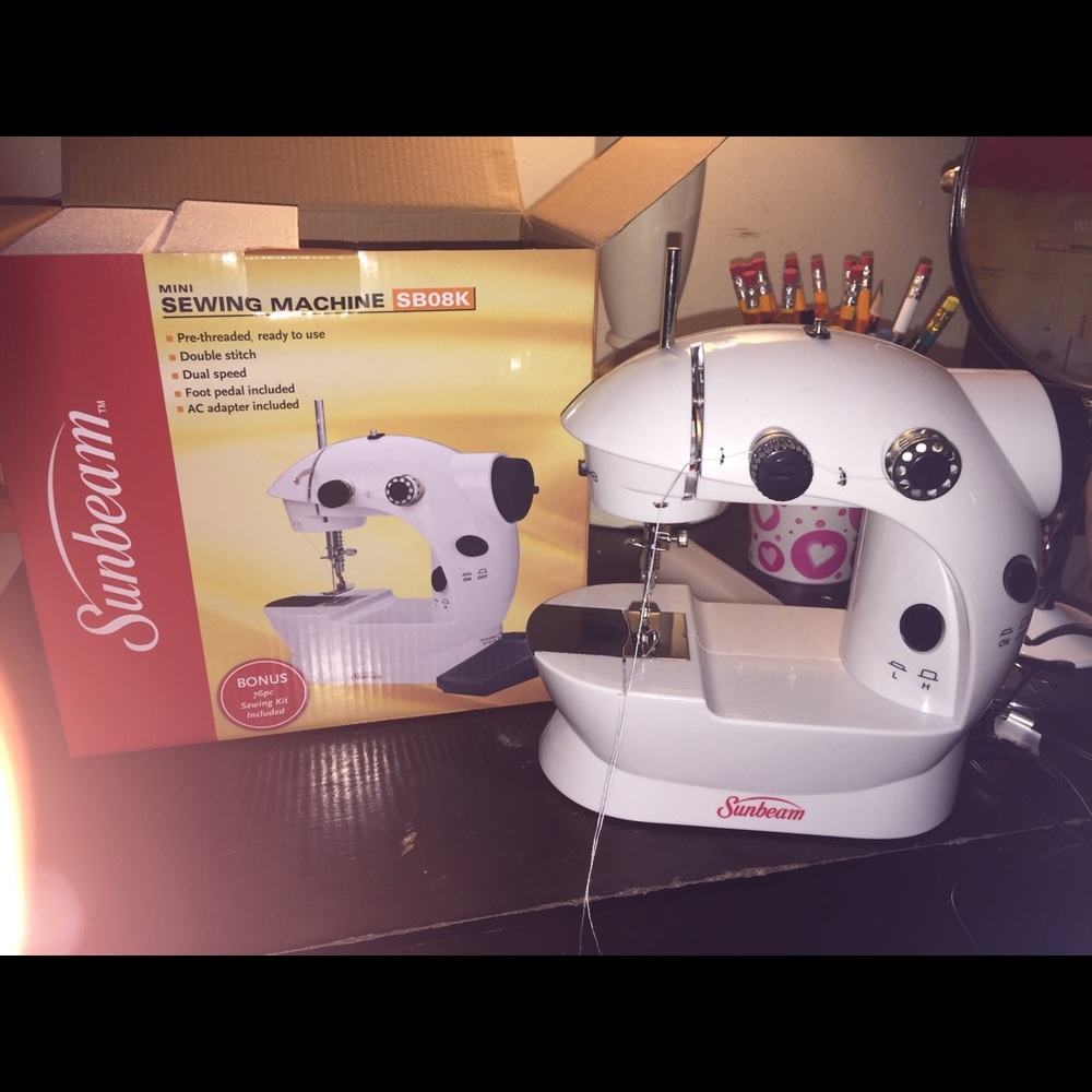 Cute Mini Sewing Machine
